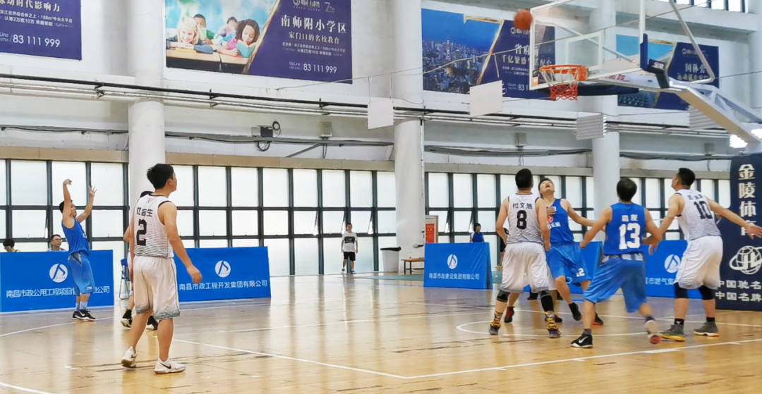 再下一城！江西長運籃球隊戰(zhàn)勝市政開發(fā)籃球隊