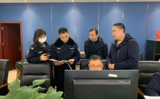 都市城際公交：紅谷灘交警大隊檢查組指導(dǎo)監(jiān)控中心春運前期安全管理準(zhǔn)備工作