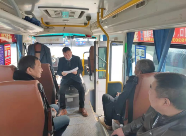 鄱陽長運:安全生產(chǎn)教育進車廂