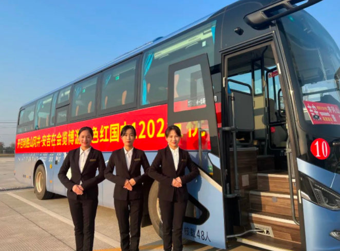 吉安長(zhǎng)運(yùn)“井岡紅杜鵑”班組、景德鎮(zhèn)長(zhǎng)運(yùn)“青花”班組獲得“江西省五一巾幗標(biāo)兵崗”榮譽(yù)稱號(hào)