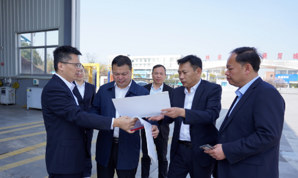 鷹潭市交通局領(lǐng)導(dǎo)蒞臨鷹潭長運、鷹潭公交調(diào)研指導(dǎo)   肖良芝陪同