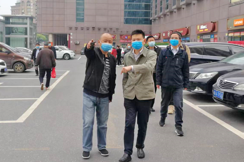 黃俊督導(dǎo)長運物業(yè)、大通物流疫情防控工作