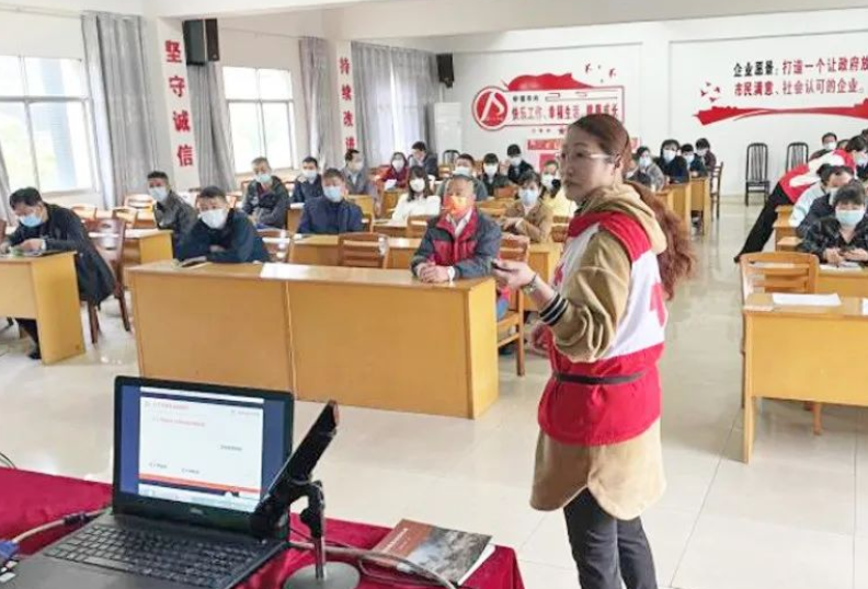 新余公交  新余長運(yùn)   聯(lián)合開展“珍惜生命、守護(hù)安全”紅十字應(yīng)急救護(hù)員培訓(xùn)