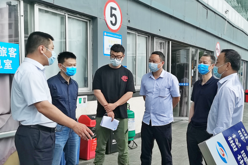 黃俊一行督導(dǎo)徐坊客運(yùn)站、南昌長途汽車站疫情防控工作