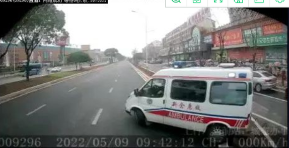 新余公交：緊急停車(chē) 救助暈倒旅客