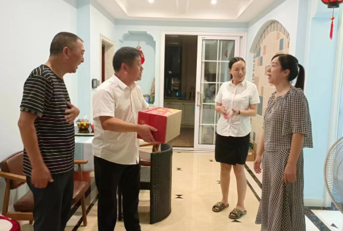 景德鎮(zhèn)長運(yùn) 樂平公交集中開展駕駛員暑期家訪活動