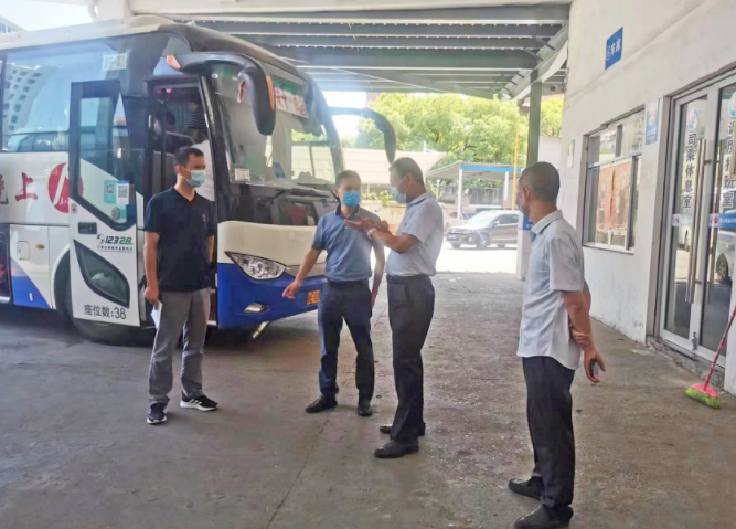 黃俊一行督導(dǎo)青山客運(yùn)分公司疫情防控、文明創(chuàng)建和安全生產(chǎn)等工作