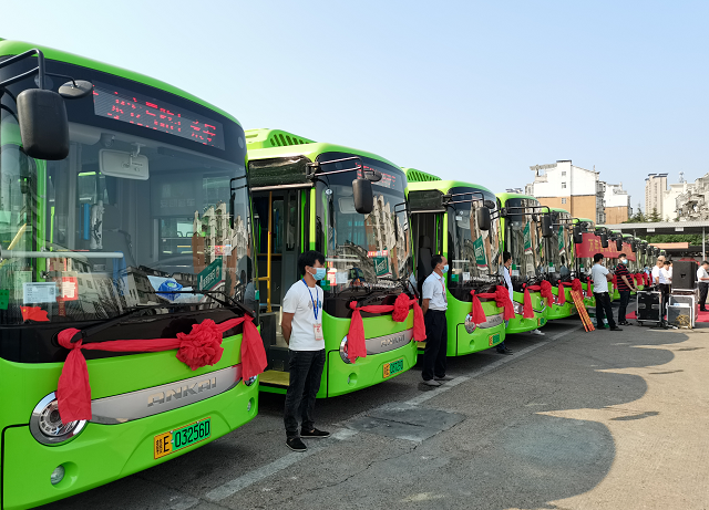 上饒汽運(yùn)：萬(wàn)年公交舉行新能源公交車(chē)交接暨發(fā)車(chē)儀式