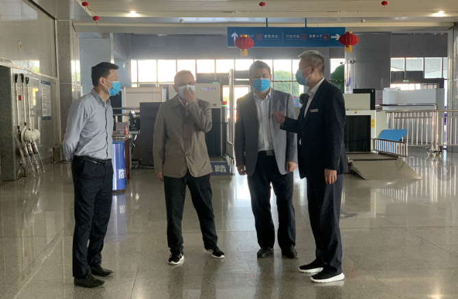 張小平一行督導(dǎo)南昌長途汽車西站安全運輸、疫情防控、文明創(chuàng)建等工作