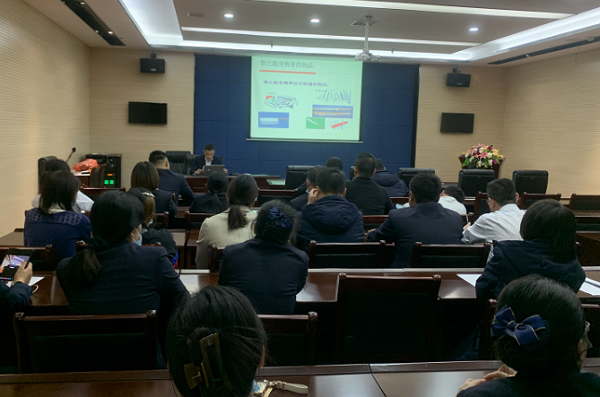 都市城際公交：開(kāi)展“三品”安檢員理論知識(shí)培訓(xùn)