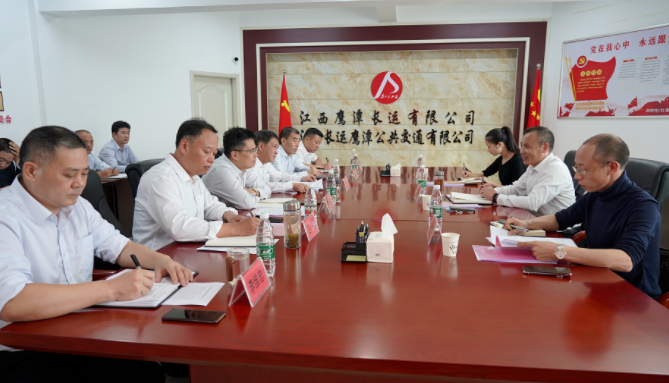 市交通局領(lǐng)導調(diào)研鷹潭長運、鷹潭公交“城鄉(xiāng)公交一體化”工作 肖良芝參加