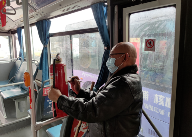 黃山長運(yùn):肩上有擔(dān)心中有責(zé) 堅(jiān)守崗位忠于職守