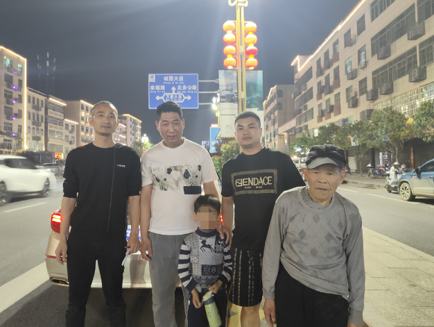 九江長運(yùn)：小學(xué)生坐錯站 工作人員助他回家