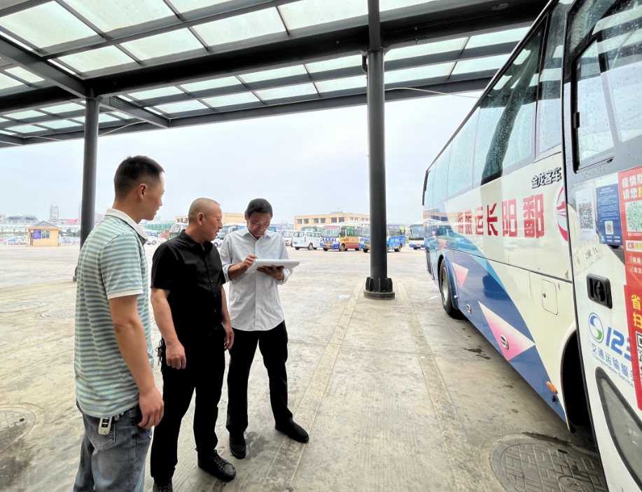 鄱陽(yáng)長(zhǎng)運(yùn)：開(kāi)展車(chē)輛安全檢查 筑牢安全防線