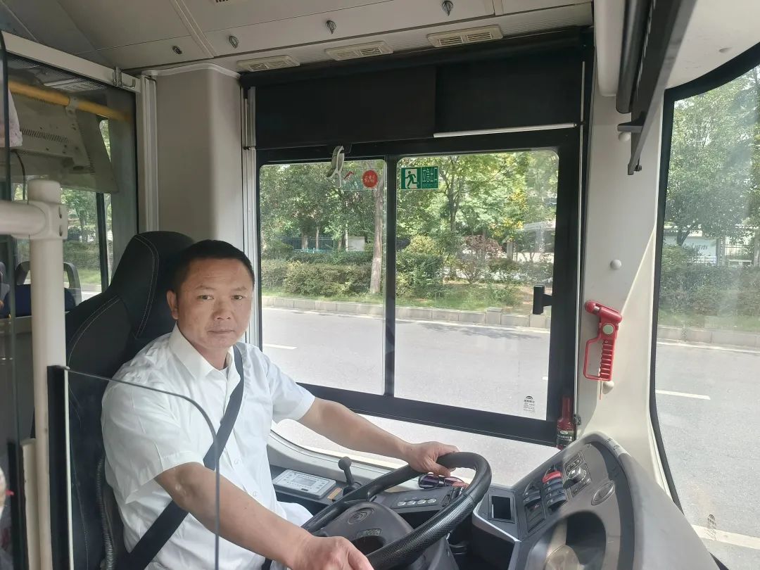 新余公交:小學(xué)生乘車睡過站 暖心司機送回家