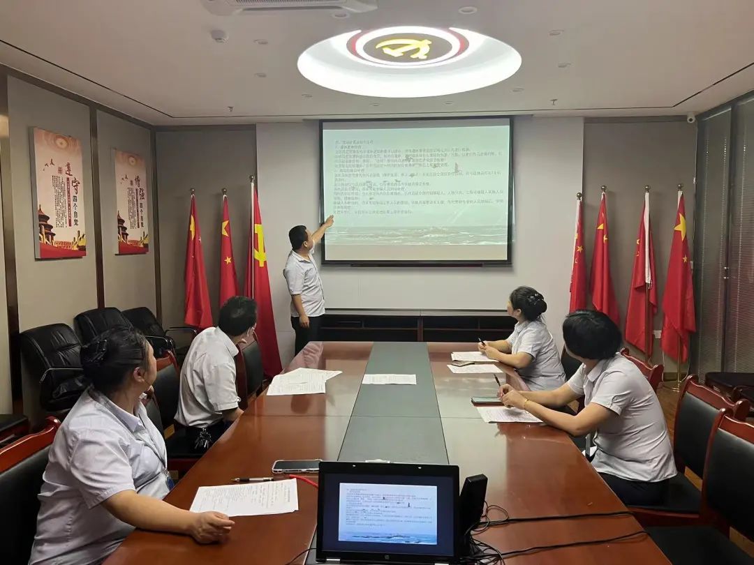 都市城際公交:開展“三品”安檢員理論、實踐知識培訓