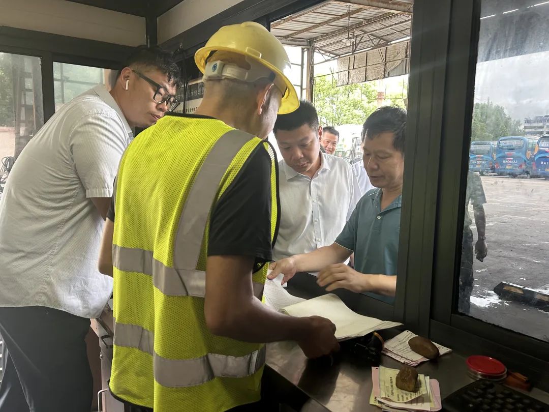 都市城際公交:股份公司安管部督導徐坊客運分公司“雙節(jié)”前期安全生產(chǎn)工作