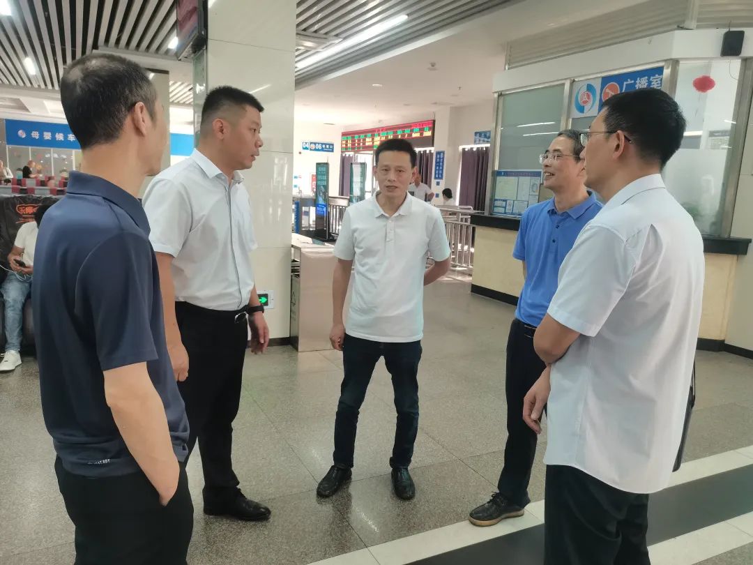 黃俊一行督查徐坊客運分公司“雙節(jié)”前黨風廉政、安全生產工作