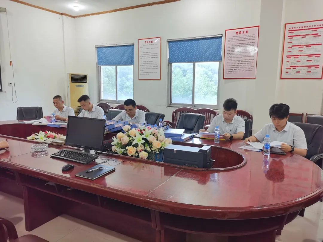 都市城際公交:開(kāi)展節(jié)前安全大檢查