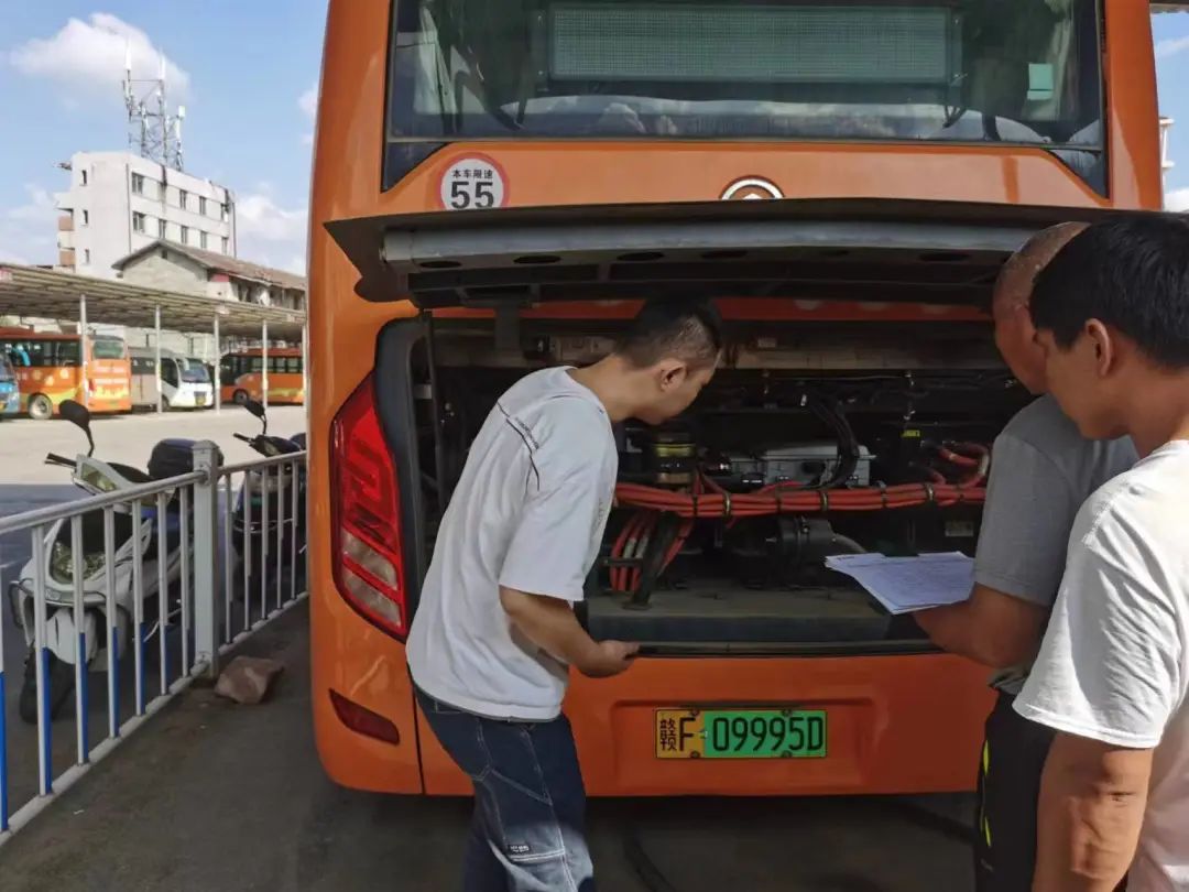 撫州長(zhǎng)運(yùn):南豐分公司開(kāi)展車輛安全檢查