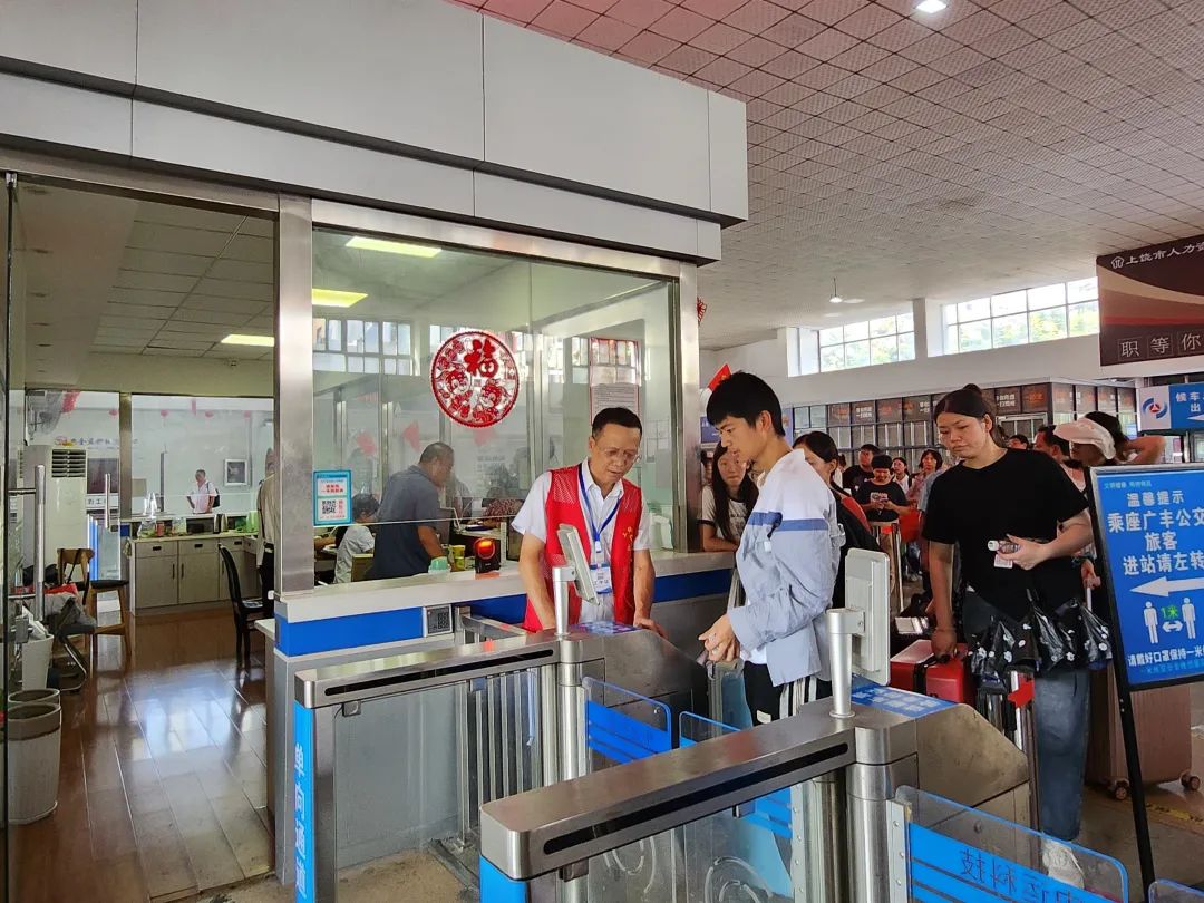 江西長(zhǎng)運(yùn)積極應(yīng)對(duì)中秋、國(guó)慶客流高峰