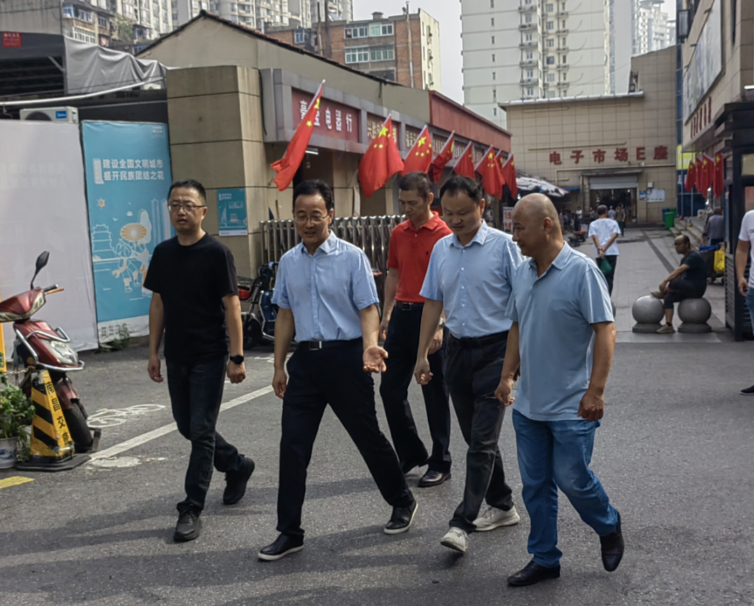 穆孫祥督導(dǎo)長(zhǎng)運(yùn)物業(yè)、都市城際公交節(jié)日期間安全生產(chǎn)工作