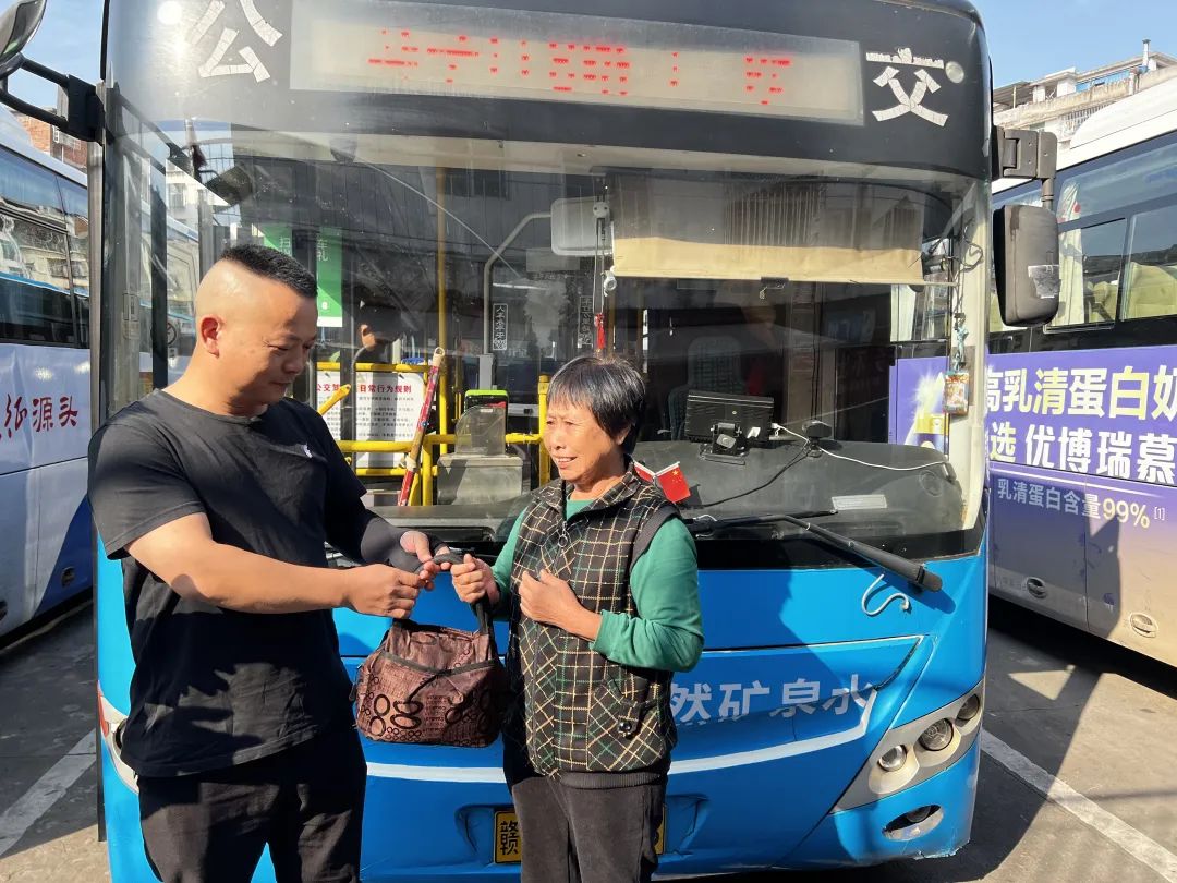 贛州方通:老奶奶連聲道謝——我遇上好人了!