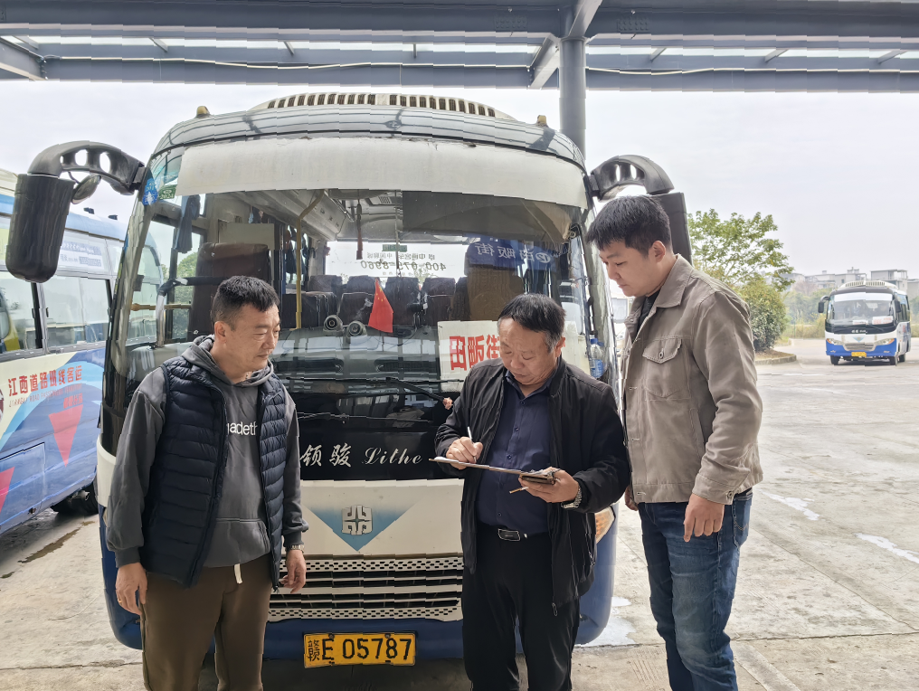 鄱陽長運:加強駕駛員冬季安全教育工作