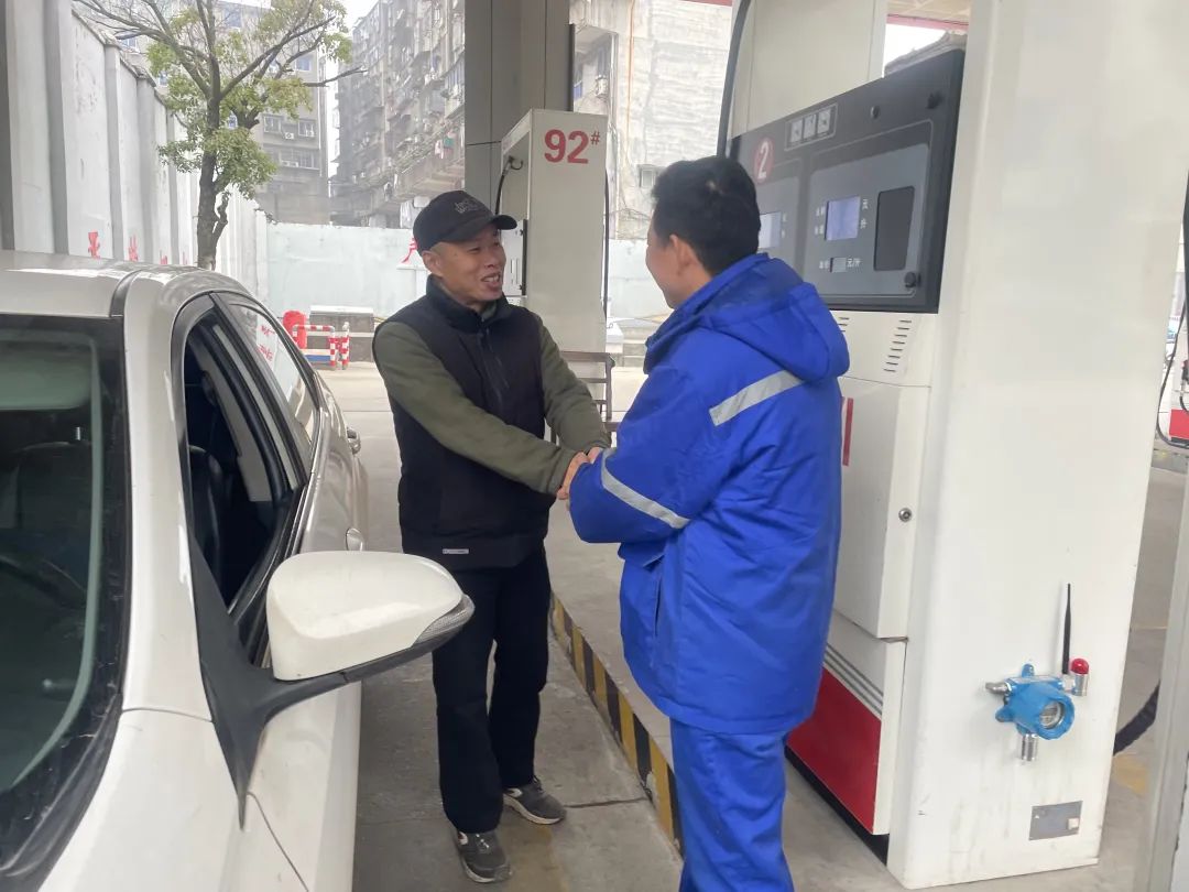 大通物流:汽車無油“罷工” 員工助推獲贊