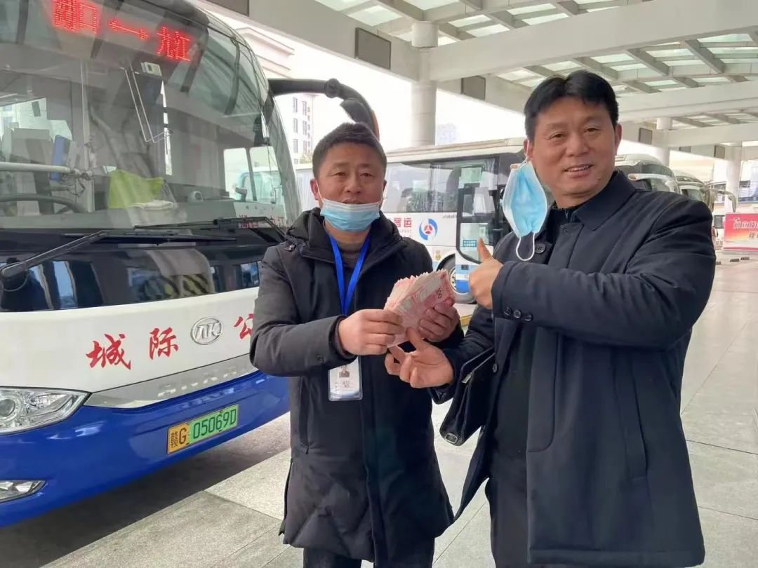 九江長(zhǎng)運(yùn):失主為城際公交暖心服務(wù)點(diǎn)贊