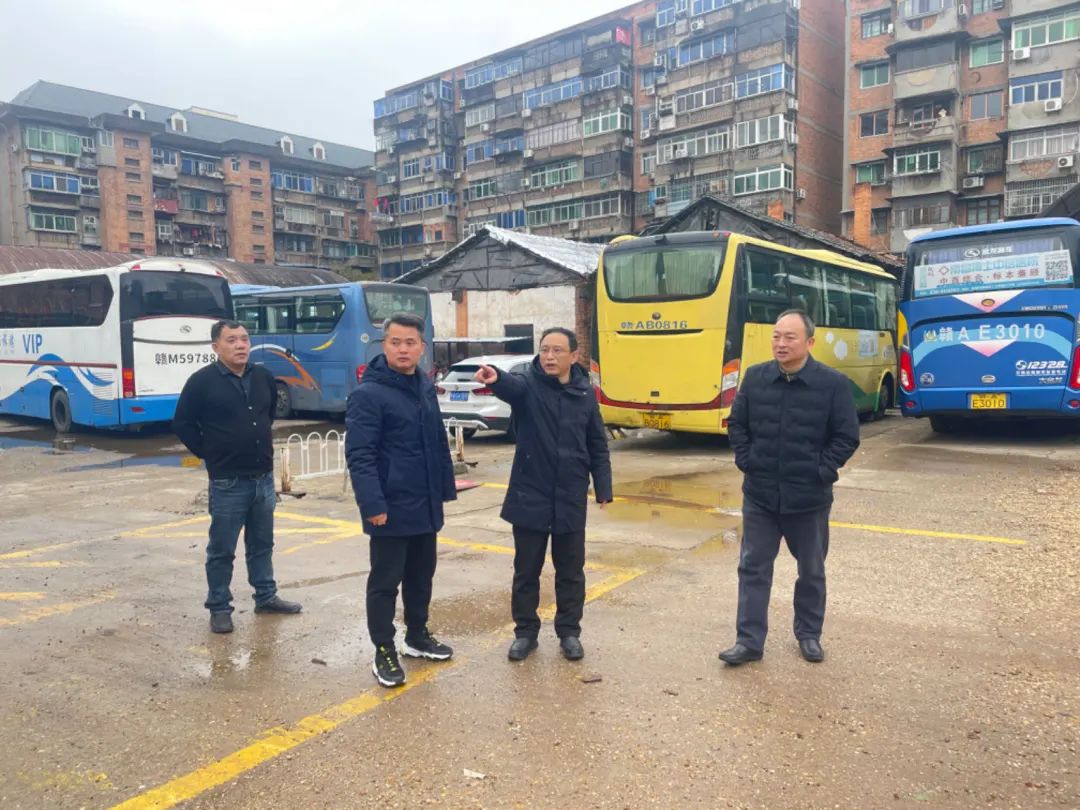 劉志堅(jiān)一行督導(dǎo)長(zhǎng)運(yùn)物業(yè)、南昌長(zhǎng)途汽車西站環(huán)境品質(zhì)大提升工作