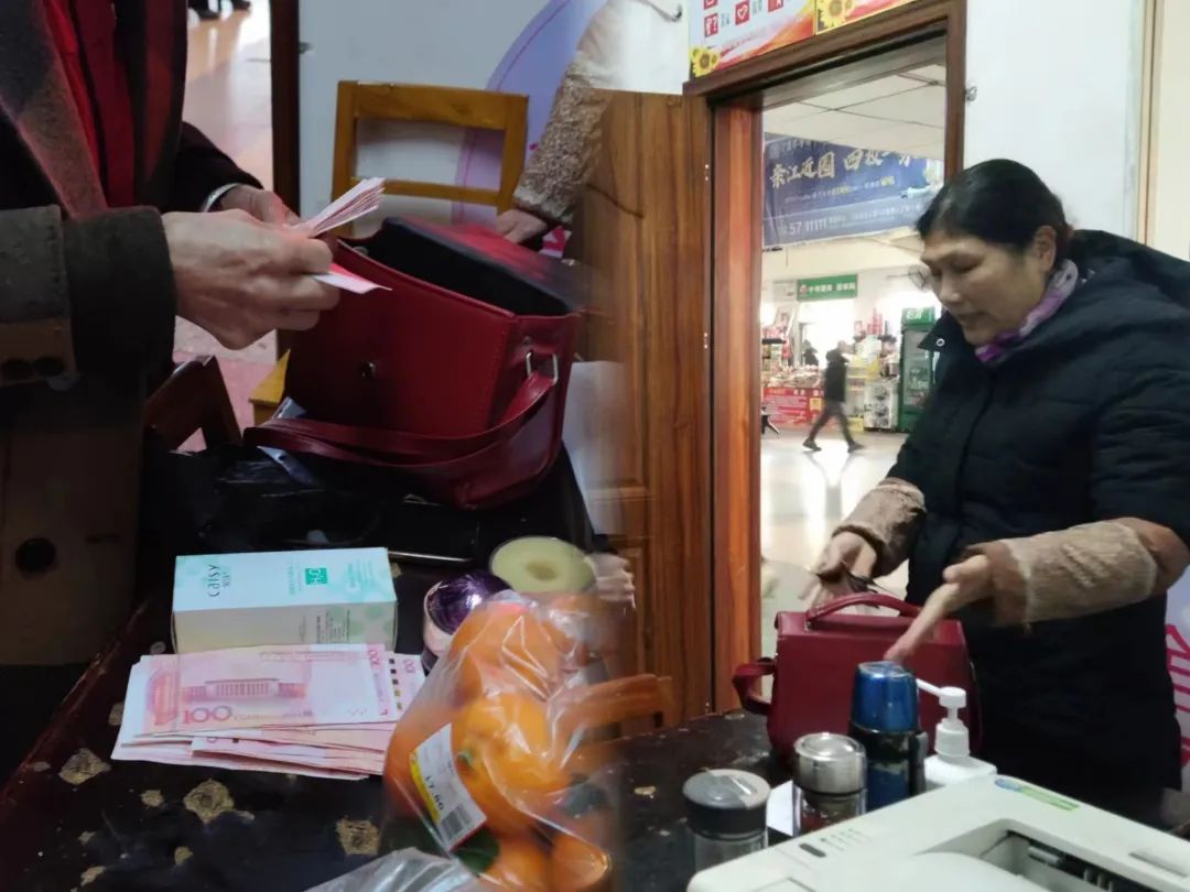 吉安公司:春運路上 情暖旅途正在上演