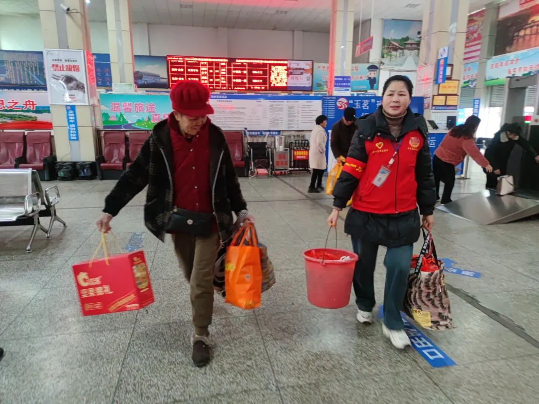 撫州長(zhǎng)運(yùn):傳遞“雷鋒”精神 行動(dòng)溫暖人心