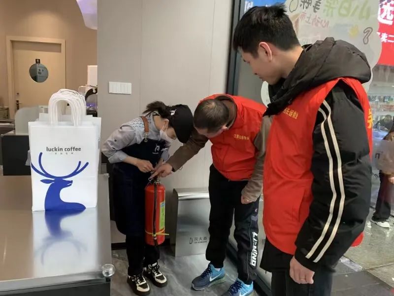 長運(yùn)物業(yè) 為新進(jìn)場商戶開展消防知識(shí)培訓(xùn)和演練活動(dòng)