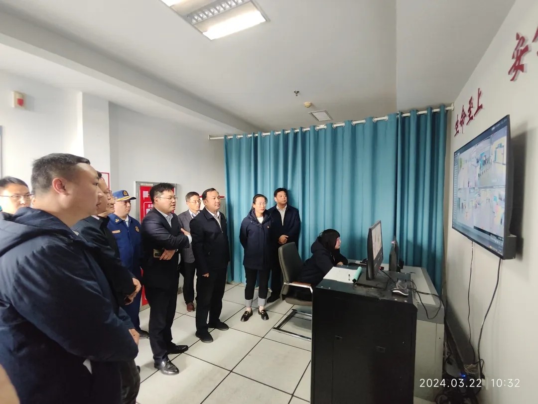 都市城際公交:紅谷灘區(qū)領(lǐng)導(dǎo)檢查長(zhǎng)途汽車西站文明創(chuàng)建工作