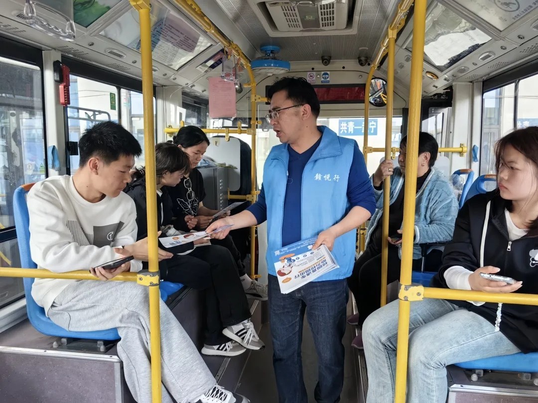 九江長運(yùn):共青校園直通車助力“清明”出行