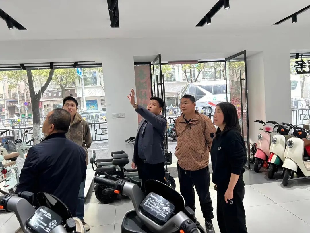 長(zhǎng)運(yùn)物業(yè) 商戶門(mén)店漏水 物業(yè)上門(mén)解民憂