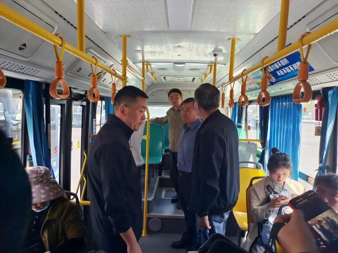 馬鞍山長客 市交運(yùn)局安全生產(chǎn)督查組對(duì)含山長運(yùn)開展“五一”節(jié)前安全大檢查