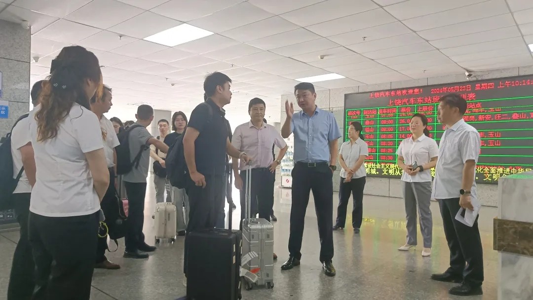 占梁一行調(diào)研上饒汽運“站點巴士”業(yè)務