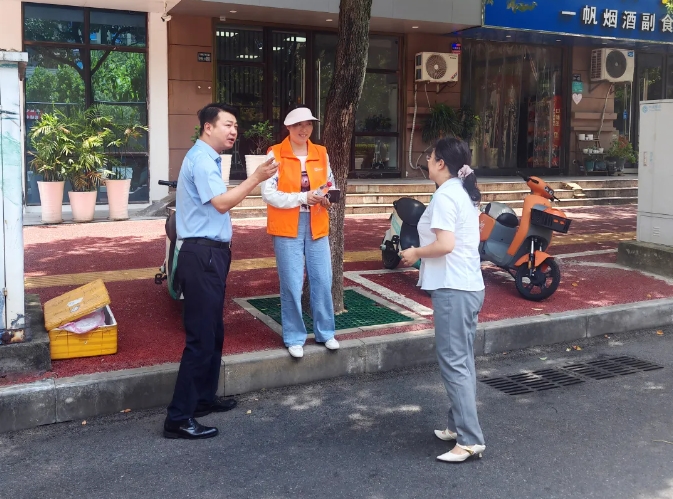 上饒汽運(yùn):地推活動(dòng)進(jìn)行時(shí) 關(guān)愛員工不停歇