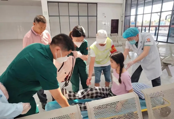 新余長運:驚險十分鐘 車站救助患病旅客