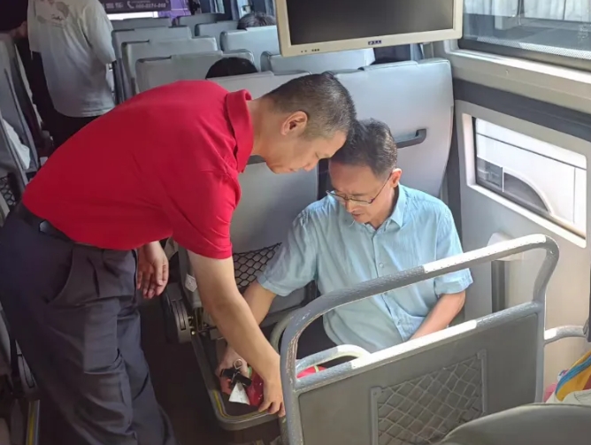 穆孫祥一行督導(dǎo)都市城際公交、大通物流國慶節(jié)前安全生產(chǎn)工作