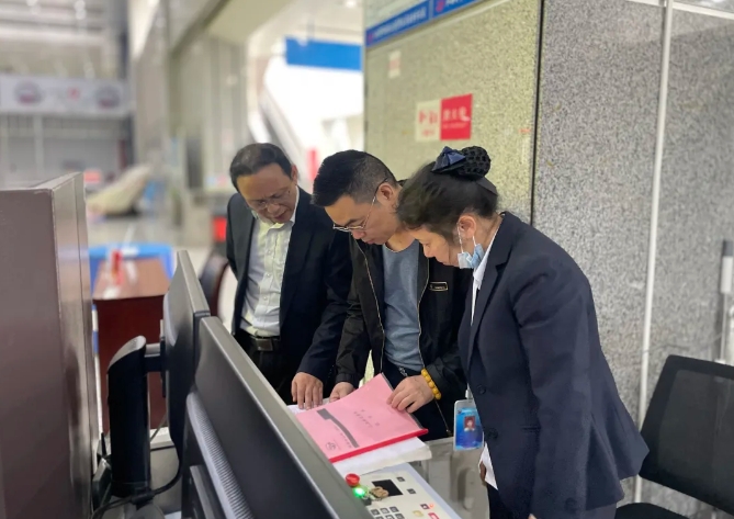 劉志堅(jiān)檢查都市城際公交場站文明創(chuàng)建工作