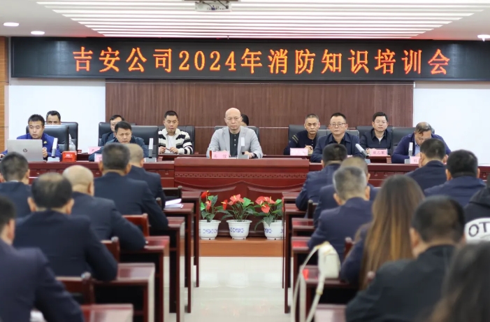 吉安公司:開(kāi)展公交車(chē)應(yīng)急逃生滅火救援實(shí)戰(zhàn)演練活動(dòng)