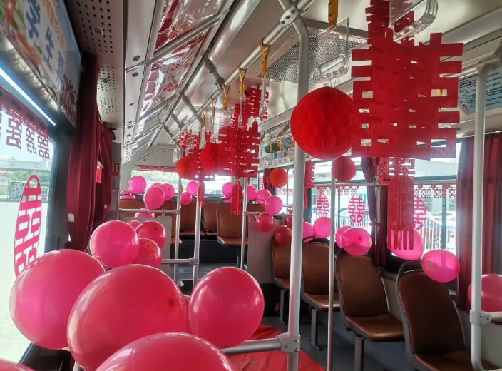 九江長運(yùn)：公交婚車 引領(lǐng)婚慶新時尚